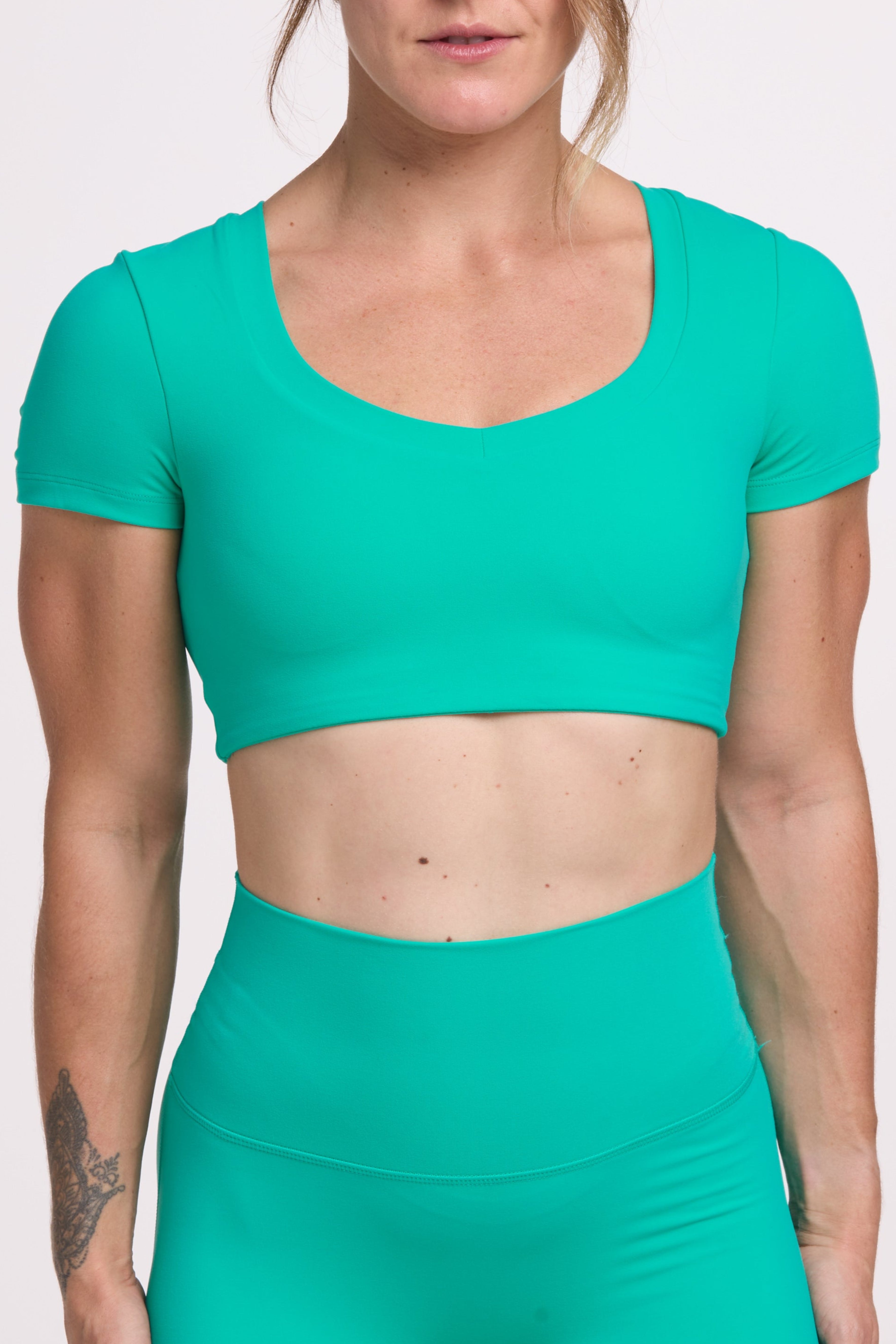 Buttery soft, supportive crop T shirt with a V neck design in Cyan paired with matching high waisted tights