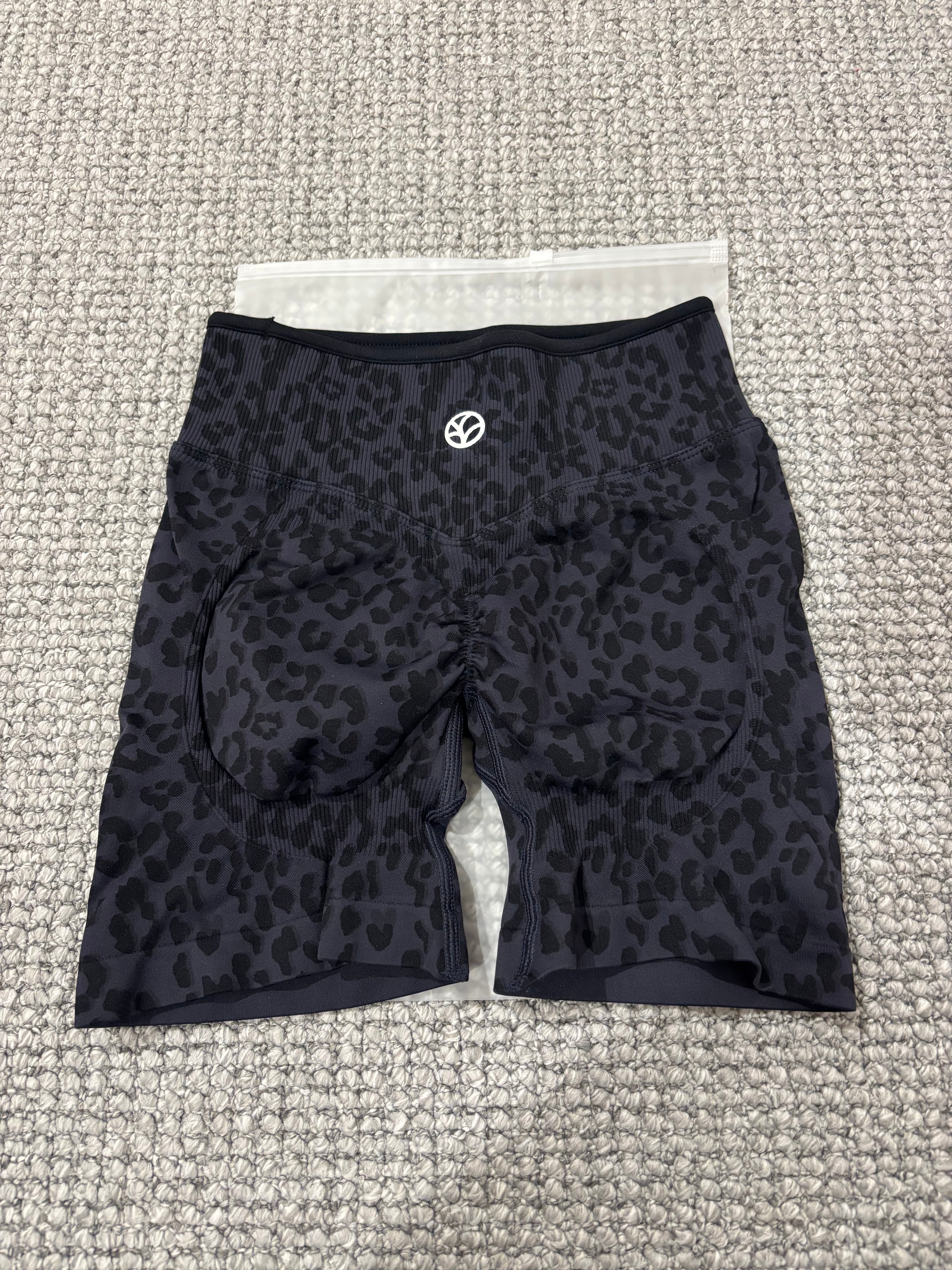 Leopard Print - Black/Grey