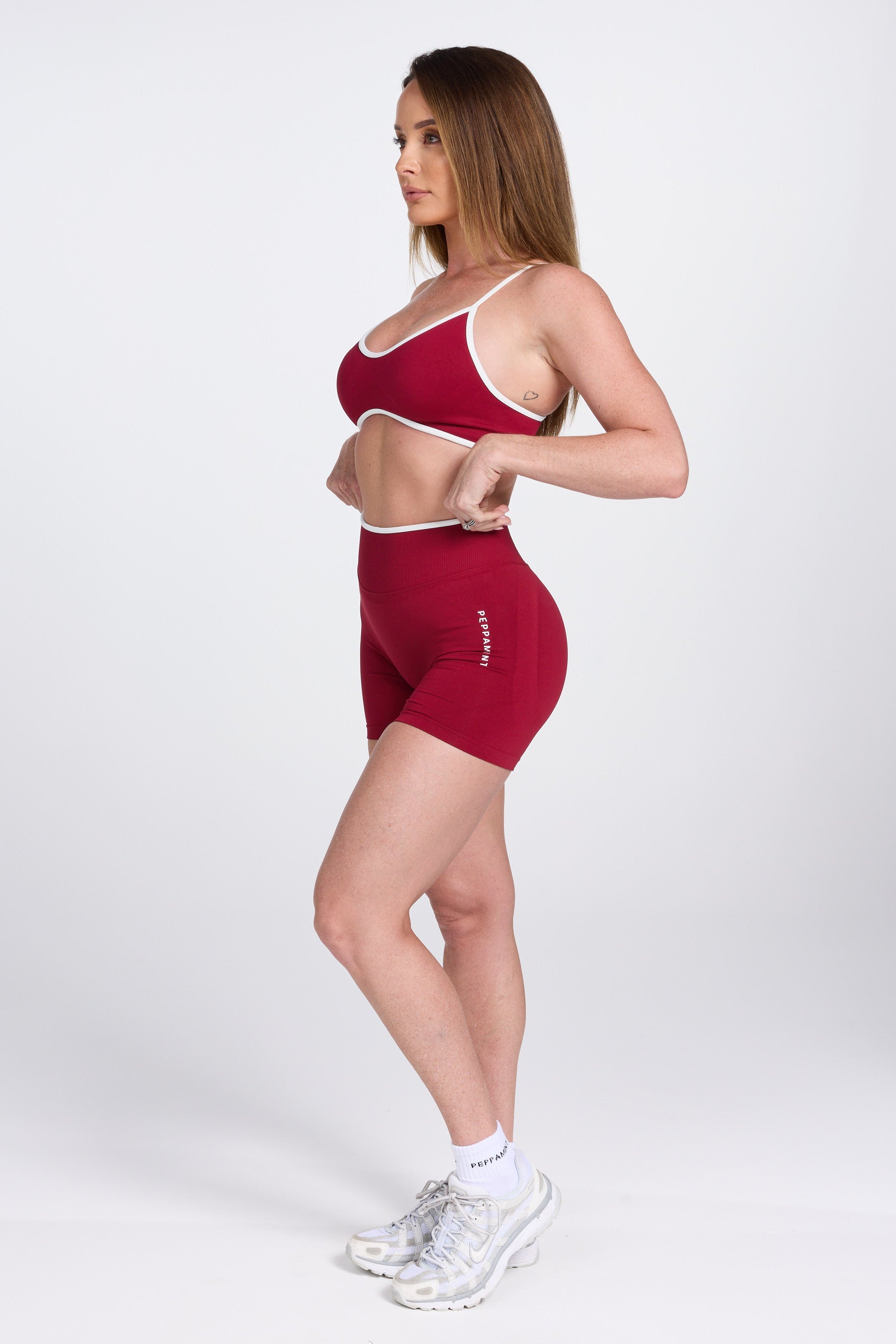 Seamless gym bra, with luxe white trim and adjustable back straps in wine colour.