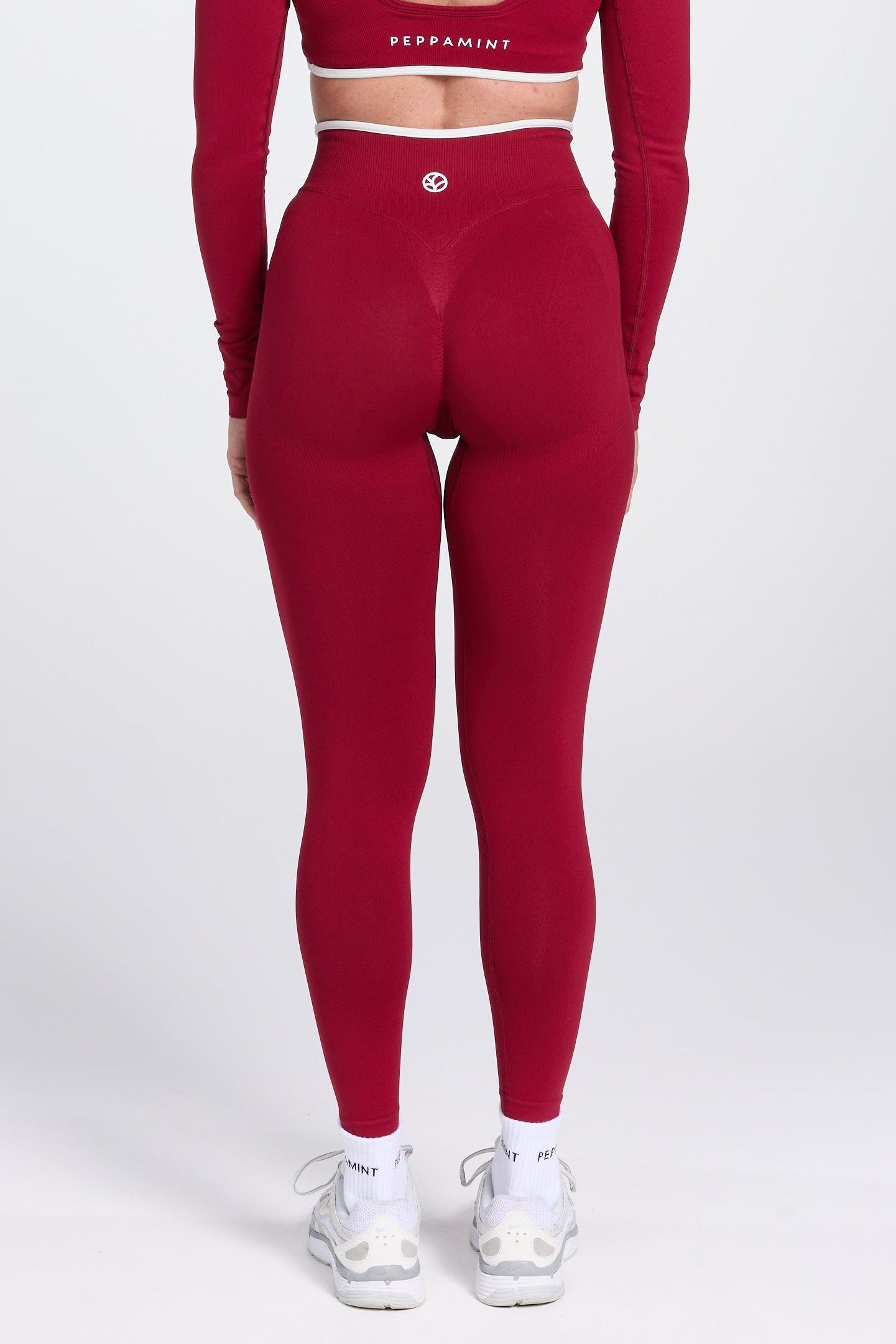High waisted seamless gym tights, with textured booty sculpting panels, and a luxe white trim, in wine colour.