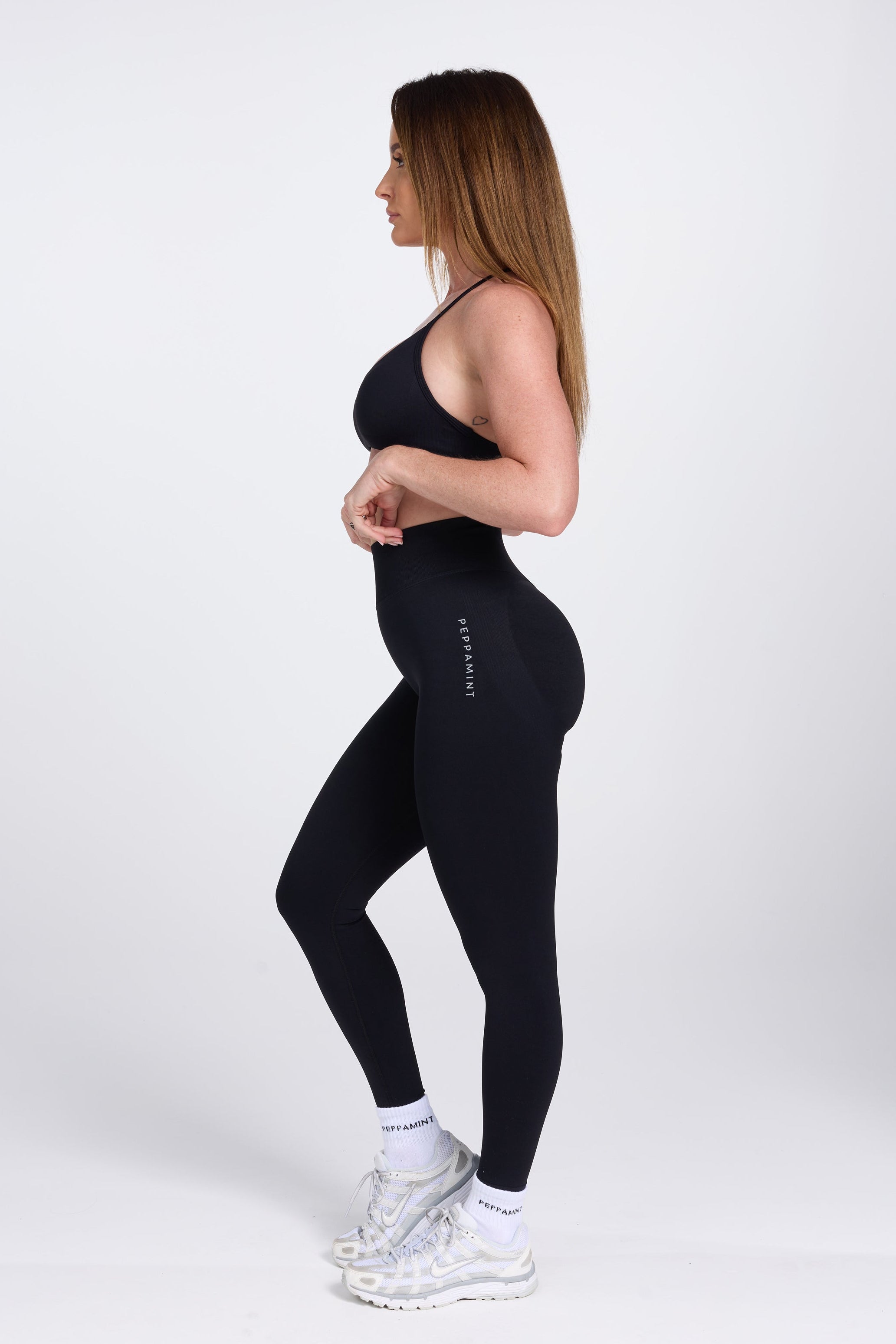 Seamless high waisted gym tights with booty contouring panels, invisible scrunch technology, sweetheart shaped back seams and thick supportive fabric in black