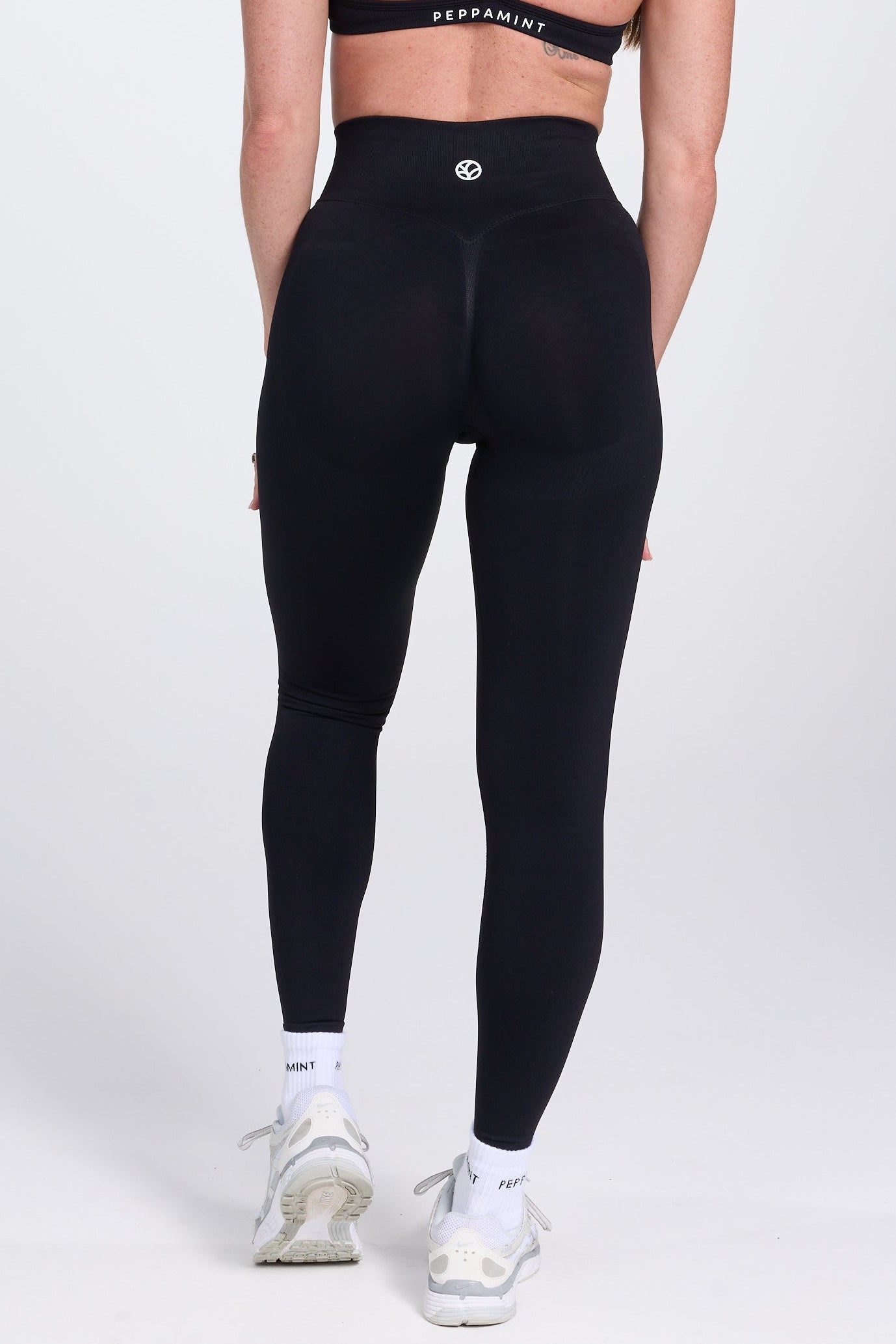 Seamless high waisted gym tights with booty contouring panels, invisible scrunch technology, sweetheart shaped back seams and thick supportive fabric in black