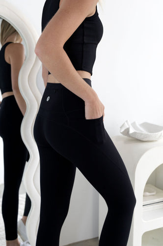 buttery soft tights with pockets, a back zip pocket with seamless front rise in black with soft v shape front rise