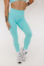 Load image into Gallery viewer, seamless gym tights with booty contouring effect, sweetheart butt seams and thick supportive fabric in mint
